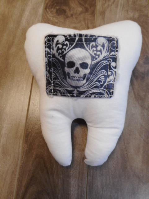 Tooth--Damask Skull