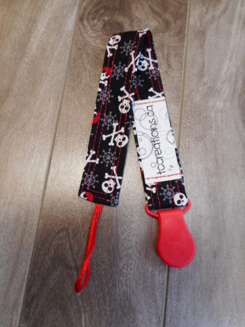 CClip--Pirate Skulls on Black