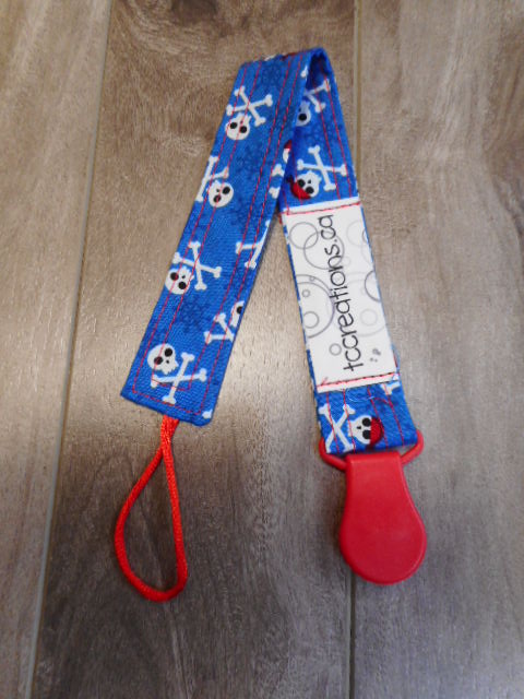 CClip--Pirate Skulls on Blue
